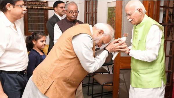 Two former CMs expressed their opinion on Bharat Ratna award to LK Advani Two former CMs expressed their opinion on Bharat Ratna award to LK Advani