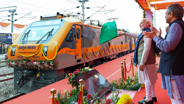 Prime Minister Modi lay foundation for 500 Amrit Bharat stations today.. What is this scheme?