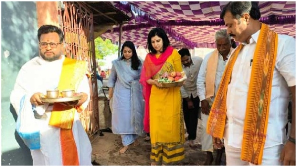 Nara Brahmani visit Jogulamba temple, held special abhishekam