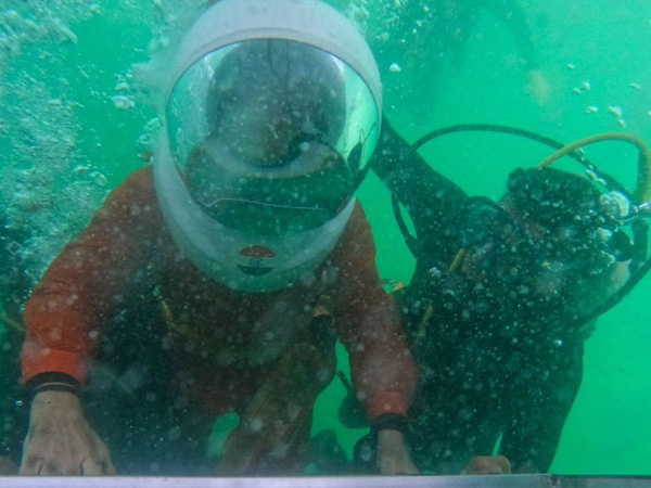 PM Modi went underwater in the deep Sea and prayed at Dwarka