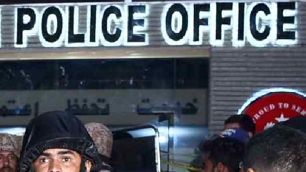Terrorists attack on pakistan police station; 10 policemen killed!!