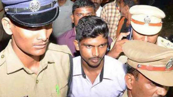 big relief to ys jagan cock knife attacker janipalli srinivas as hc granted bail after 5 years