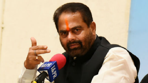 Assembly Speaker Tammineni Issues notices for YSRCP Rebel MLAs as last Chance Assembly Speaker Tammineni Issues notices for YSRCP Rebel MLAs as last Chance