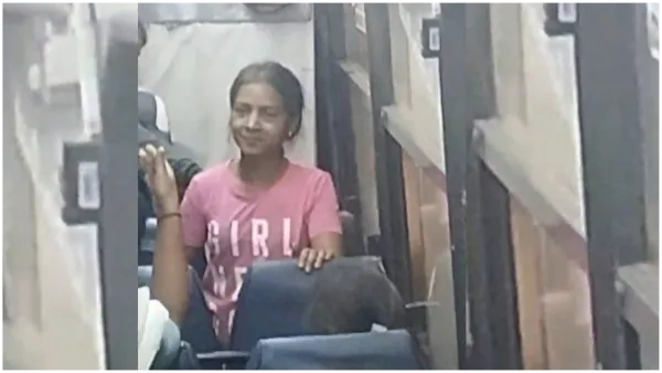 Two women slapped each other for a seat in an RTC bus in Karnataka Two women slapped each other for a seat in an RTC bus in Karnataka