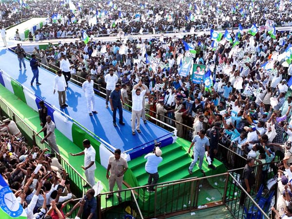 interesting debate on ys jagans ramp walk in siddham meetings- here is the reason