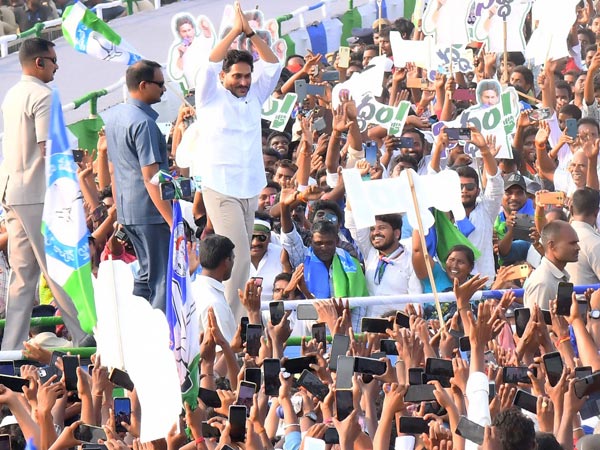 interesting debate on ys jagans ramp walk in siddham meetings- here is the reason