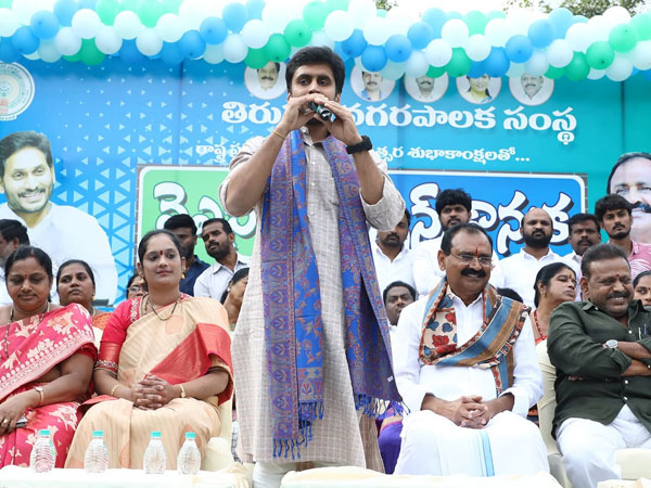 YCP and Jana Sena leaders entered the field with the slogan of local non local in Tirupati