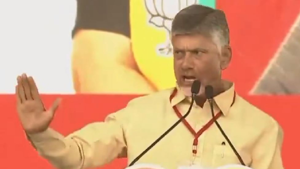 Chandrababu speaking in Hindi during the Praja Galam public meeting