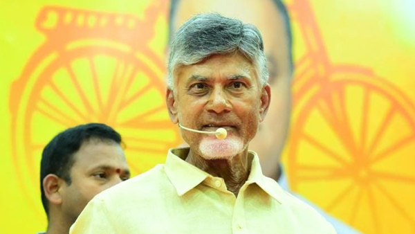 chandrababu wrote dgp for details of cases filed or pending against him