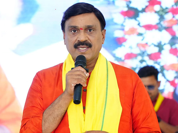 Gali Janardhan Reddy is fielding his own party s candidate against his close friend Sri Ramulu in Bellary
