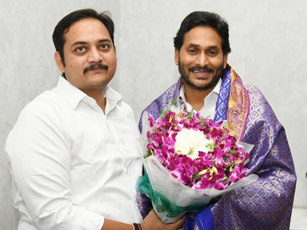 TDP and Janasena leaders Gopal Yadav and Ganta Narahari joined in YSRCP