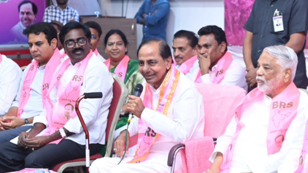 Lok Sabha elections KCR announces first list of mp candidates with four leaders
