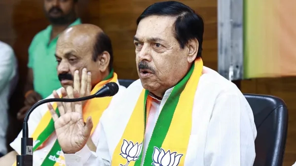 Ex-minister Manohar joined BJP in a shock to the Siddaramaiah government