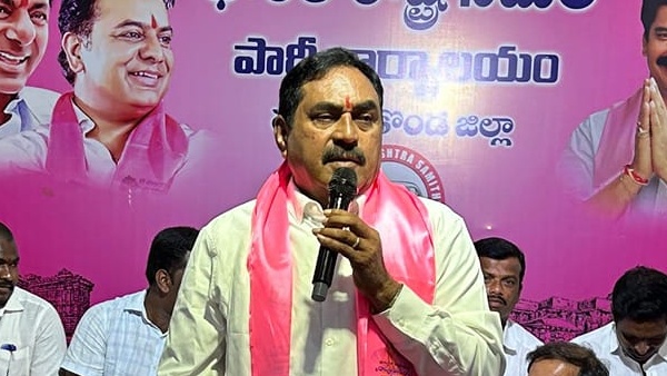 errabelli dayakar rao response on his party change rumours