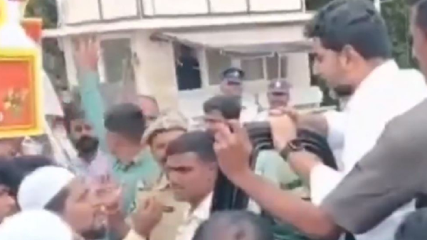 Kadiri TDP leader protest at Nara Lokesh convoy