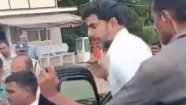 Kadiri TDP leader protest at Nara Lokesh convoy