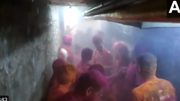 Ujjain MahaKal Temple bhasma aarti Fire accident on holi 14 Injured Ujjain MahaKal Temple bhasma aarti Fire accident on holi 14 Injured