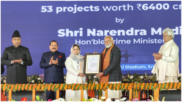 PM Modi in Srinagar for the first time after the abrogation of Article 370 inaugurates development works