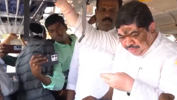 Minister Ponnam Prabhakar traveled by RTC bus