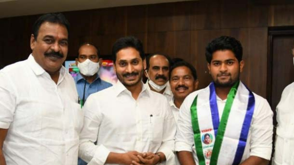 Janasena mla rapaka varaprasad shocking comments on cm jagan