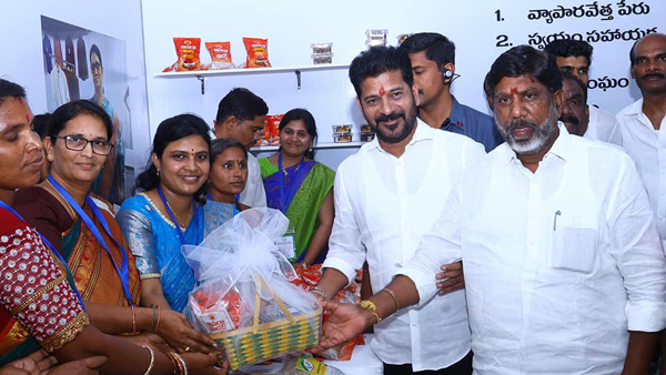 telangana cm revanth reddy launches mahalakshmi swashakti scheme