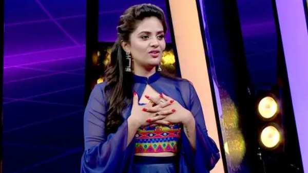 Anchor sreemukhi double meaning dialogue in dance 2 0 show Anchor sreemukhi double meaning dialogue in dance 2 0 show