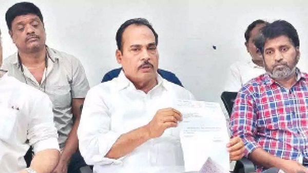 YCP and Jana Sena leaders entered the field with the slogan of local non local in Tirupati