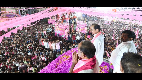 kcr hits out at congress govt in his election campaign