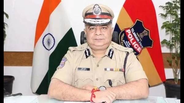 singapore airlines to give Rs 2 lakh compensation to dgp ravi gupta