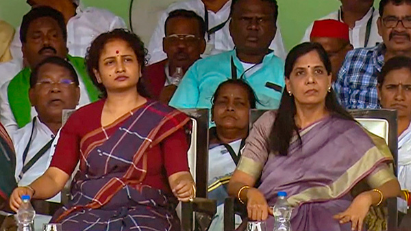 BJP govt wants to kill my husband in jail by denying him insulin Arvind Kejriwal s wife Sunita at Ranchi rally