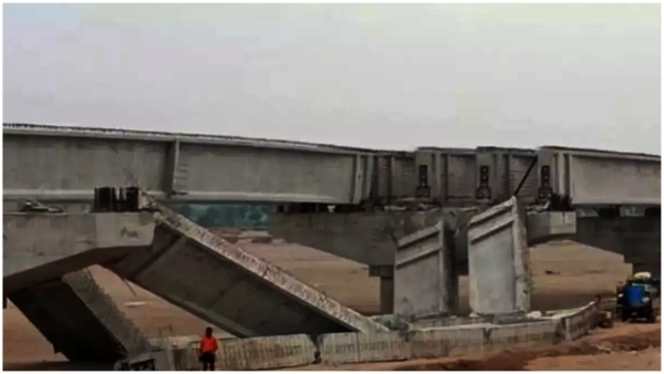A bridge under construction collapsed in Peddapally