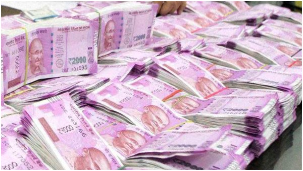 A huge amount of cash and gold seized in Bellary district on the border with Andhra Pradesh A huge amount of cash and gold seized in Bellary district on the border with Andhra Pradesh