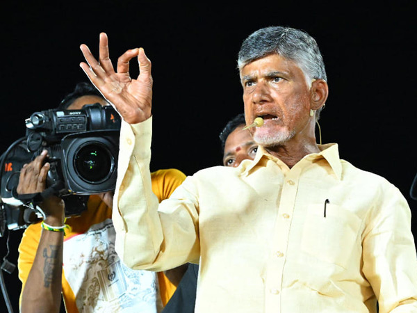 panyam ycp mla rambhupal reddy brother chandrasekhar reddy join tdp