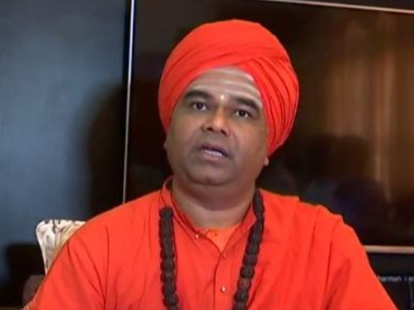 Devotees pressurizing Swamiji not to contest Lok Sabha elections in Karnataka