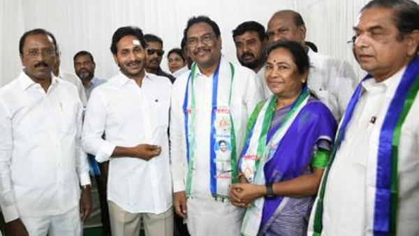 Senior Janasena leader DMR Sekhar joined in YSRCP