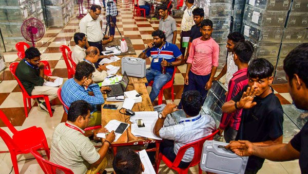 The Election Commission has banned mobile phones and electronic items from entering the polling stations