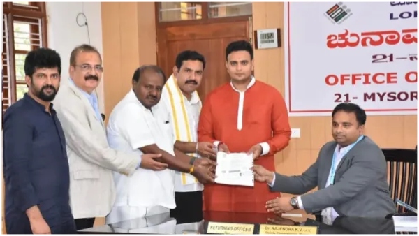 The Mysuru Okkaliga Sangam leaders gave a shock to BJP MP candidate Yaduveer Odayar The Mysuru Okkaliga Sangam leaders gave a shock to BJP MP candidate Yaduveer Odayar
