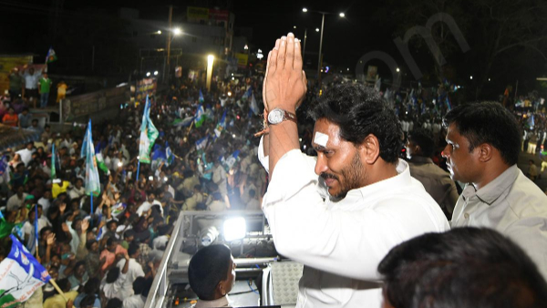 young man rammed a police vehicle in the cm jagan convoy young man rammed a police vehicle in the cm jagan convoy