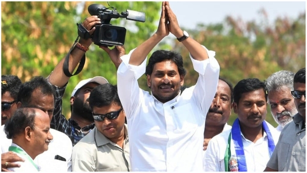 Vijayawada Police releases suspected person durga rao in Stone attack on cm Jagan Case
