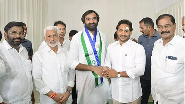 Janasena Nellore Rural Constituency In-charge Manukranth Chennareddy joins ysrcp Janasena Nellore Rural Constituency In-charge Manukranth Chennareddy joins ysrcp