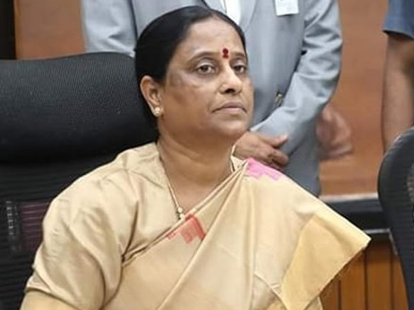 EC Warning to Minister Konda Surekha comments on KTR