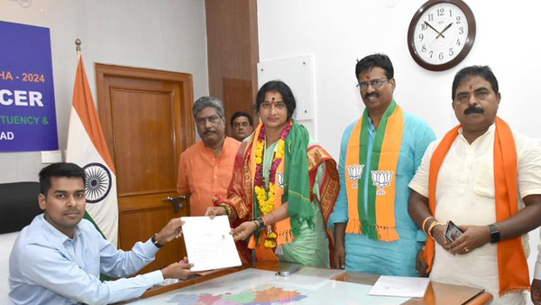 bjp s hyderabad candidate kompella madhavi latha declared assets of rs 221 crore