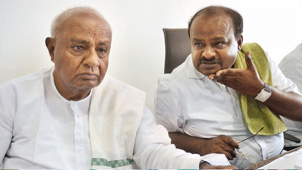 Leaders campaigning for elections without mentioning the name and symbol of the candidate in Karnataka Leaders campaigning for elections without mentioning the name and symbol of the candidate in Karnataka