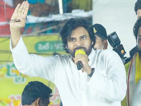 stone thrown at pawan kalyan in varahi vijaya bheri yatra in tenali