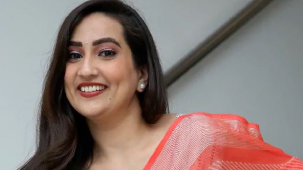 Anchor Manjusha satires on CM Jagan stone pelting