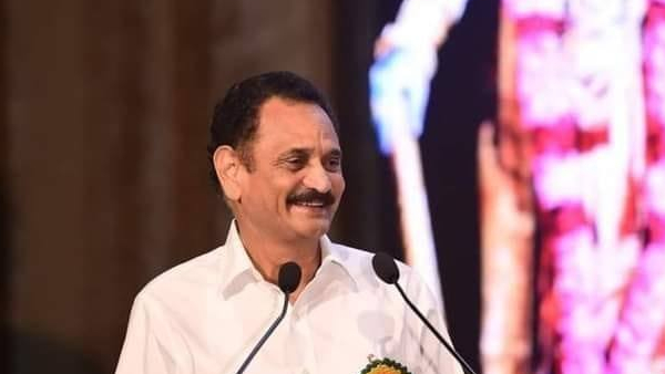 TDP Senior Bandaru argument with party chief Chandra Babau rects seriously goes viral