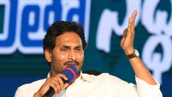 Shock for Jagan in Nellore 40 volunteers resigned and joined TDP
