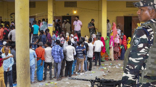 lok sabha election first phase polling completed- 59 7 voter turnout across 102 seats