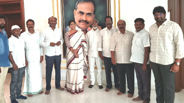 Former MLA and YSRCP leader Amanchi Krishna Mohan met APCC Chief YS Sharmila Former MLA and YSRCP leader Amanchi Krishna Mohan met APCC Chief YS Sharmila