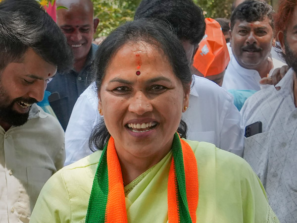 Union Minister Shobha Karandlaje has appealed to former Bengaluru Congress MLA to join BJP Union Minister Shobha Karandlaje has appealed to former Bengaluru Congress MLA to join BJP